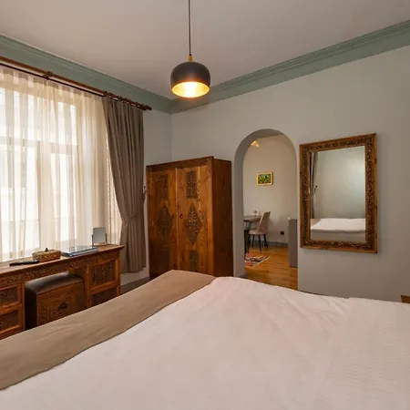O'pera Okanli Lejlighedshotel 4*